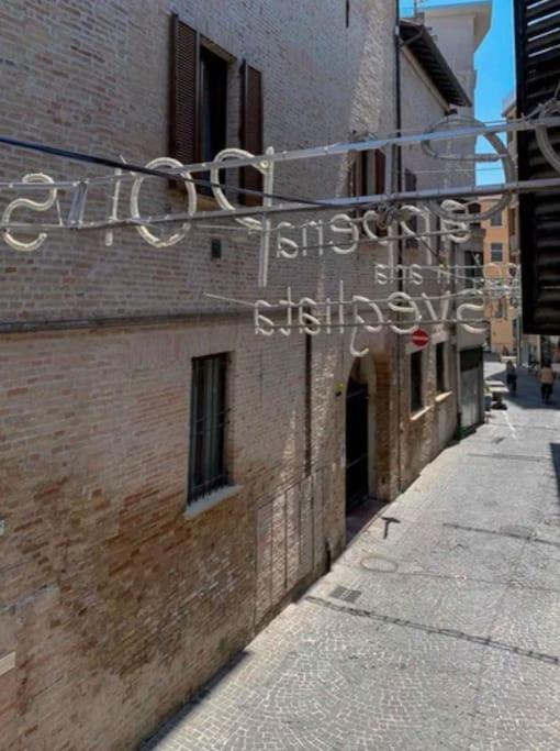 Appartamento Centro Storico Nuovo E Ristrutturato Пезаро Екстер'єр фото